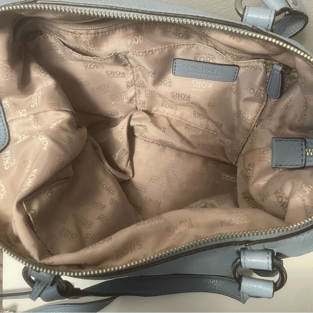 🩵 Michael Kors Light Blue Leather Shoulder Bag - Picture 9 of 13